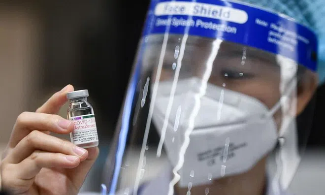 'Ưu ái' tiêm vắc xin COVID-19 cho người thân, cán bộ phường bị đình chỉ công tác