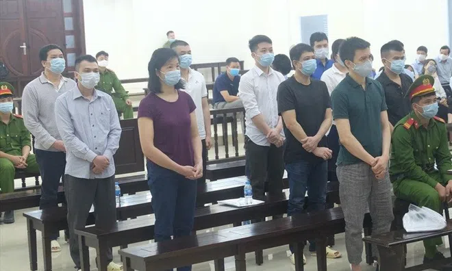 Sáng nay (29/11), tòa xét đơn xin giảm nhẹ hình phạt, miễn bồi thường của 7 nhân viên Nhật Cường