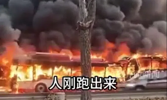 Clip: Va chạm giữa 2 xe buýt, gần 40 người thương vong
