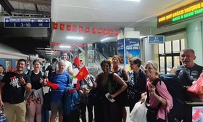 Những chuyến tàu chở theo hương vị "Tết Độc lập"