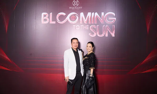Chủ tịch Lưu Bích Nguyệt rạng ngời trong sự kiện gala cuối năm "Blooming to the Sun"