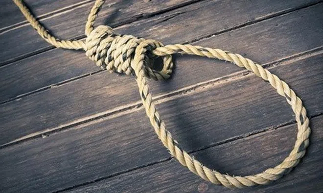 Con dâu bàng hoàng phát hiện bố mẹ chồng tử vong, hiện trường có búa và vết máu