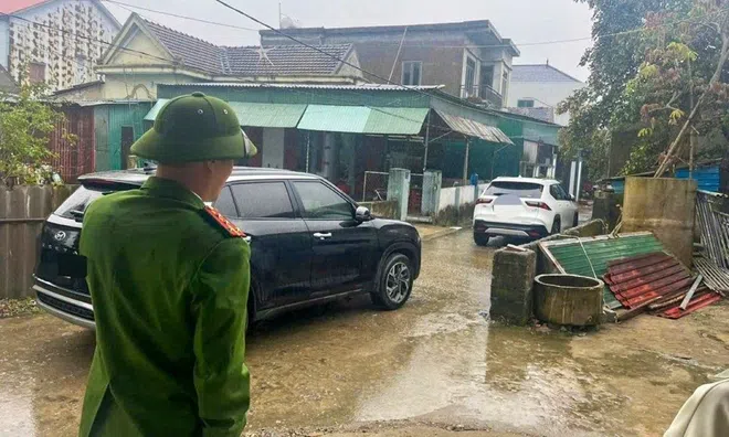 Công an vào cuộc vụ để ô tô chắn đường, còn thách thức “phạt 100 triệu cũng không sao”