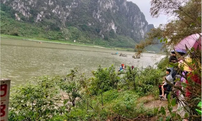 Lật thuyền ngày mùng 3 Tết ở Quảng Trị: Nhiều người trong một gia đình tử vong và mất tích