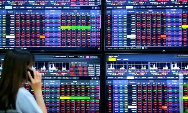 Ai được miễn học chứng khoán theo Thông tư 135/2025, những ngành nào được “đặc cách”?