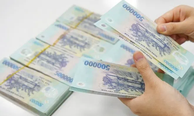 Quyết định thưởng tối đa 5 tháng tiền lương cho cá nhân là người Việt Nam trong và ngoài nước theo Nghị định 363 khi thực hiện nhiệm vụ gì?