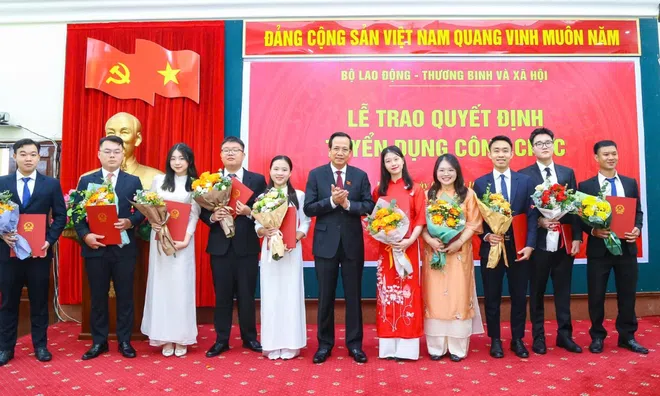 Từ 1/3/2026: Cách xếp lương mới cho người trúng tuyển công chức được quy định ra sao?