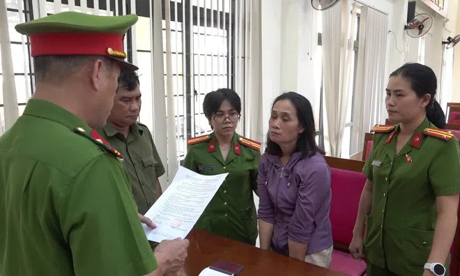 Khởi tố, bắt giam người phụ nữ phá khóa, chiếm nhà trúng đấu giá của người khác