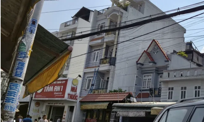 Cháy nhà trọ 2 người tử vong: Cán bộ công an leo thang cứu cháu bé khỏi vụ cháy, thông tin về 2 nạn nhân