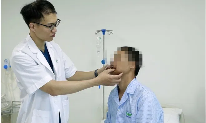 Bị cắn mất môi trong lúc ẩu đả, bệnh nhân không thể nối lại phần mô bị đứt