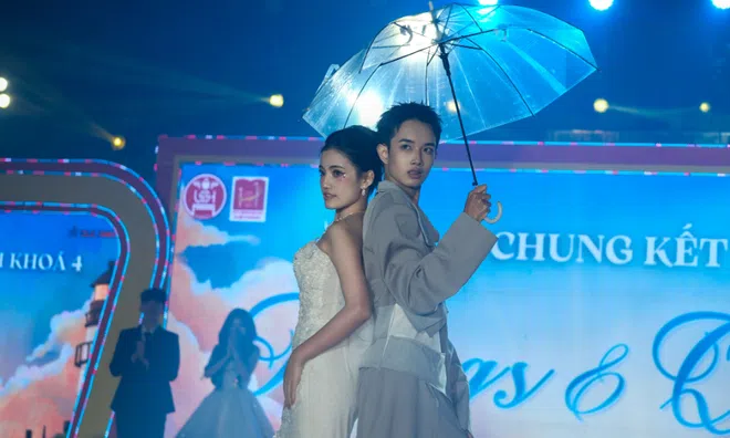 CHẠM 18 - SOLARIA: Vệt nắng giữa miền niên thanh