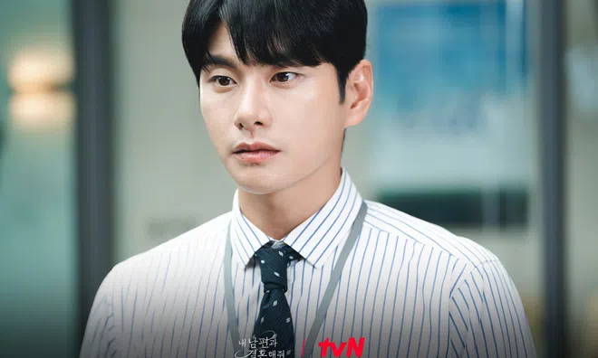 Lee Yi Kyung gây thích thú khi nói tiếng Việt