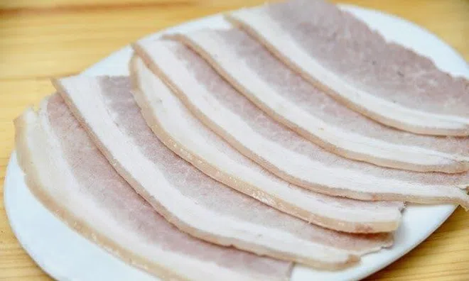 Thịt lợn luộc bao nhiêu phút là ngon? Bí quyết giữ thịt mềm mọng, thơm ngọt