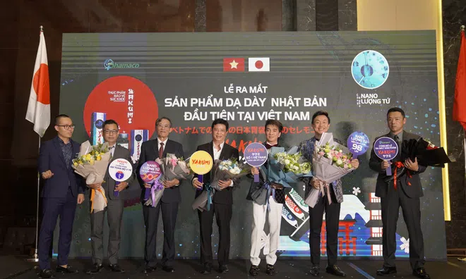 Đàm Vĩnh Hưng và Chí Tài hội ngộ tại lễ ra mắt sản phẩm dạ dày Nhật Bản
