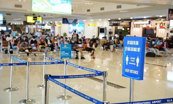 Bác tin đóng cửa sân bay Nội Bài vì nhân viên tiếp xúc ca nhiễm COVID-19