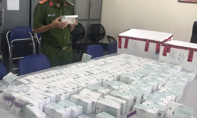 Thu giữ gần 1.000 bộ kit test nhanh COVID-19 không rõ nguồn gốc ở Hà Nội