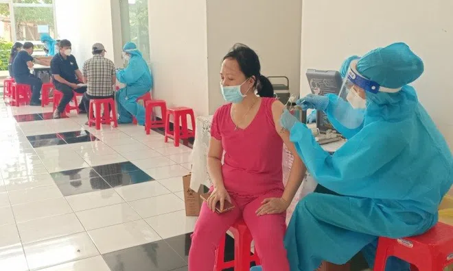 Cần có “luồng xanh” thông tin về tiêm vaccine COVID-19 đến cộng đồng