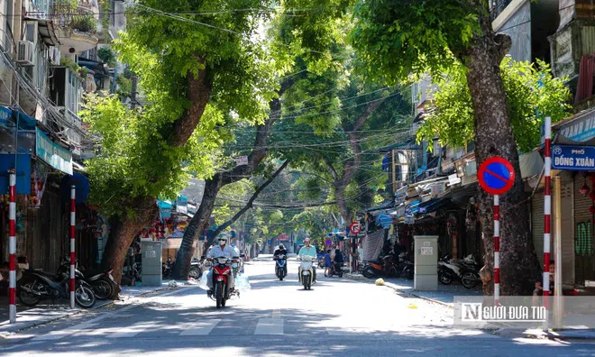 Hà Nội: Phố Hàng Mã đìu hiu chưa từng có trước ngày Rằm tháng 7