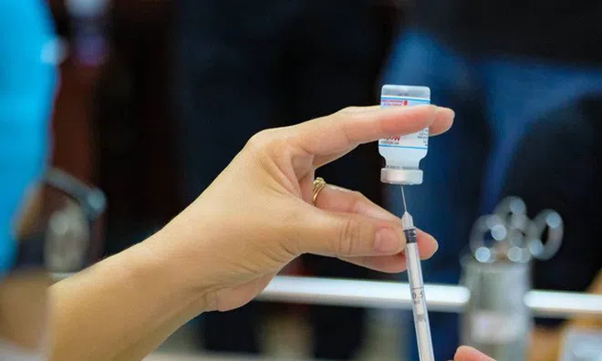 Đình chỉ 1 nữ cán bộ phường liên quan vụ tiêm vaccine ngừa Covid-19 “thần tốc”