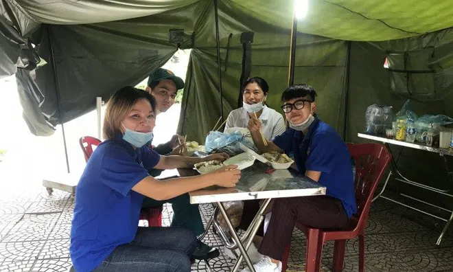 Nghĩa cử cao đẹp của cặp vợ chồng người Mường trong mùa dịch