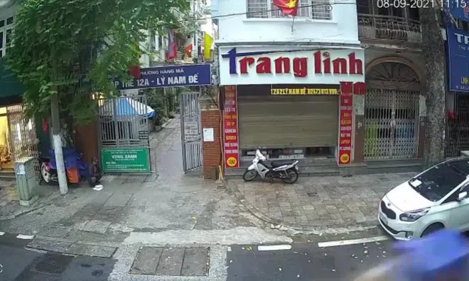 Clip: Hai thanh niên bẻ khóa, trộm xe máy cực nhanh trên phố Hà Nội