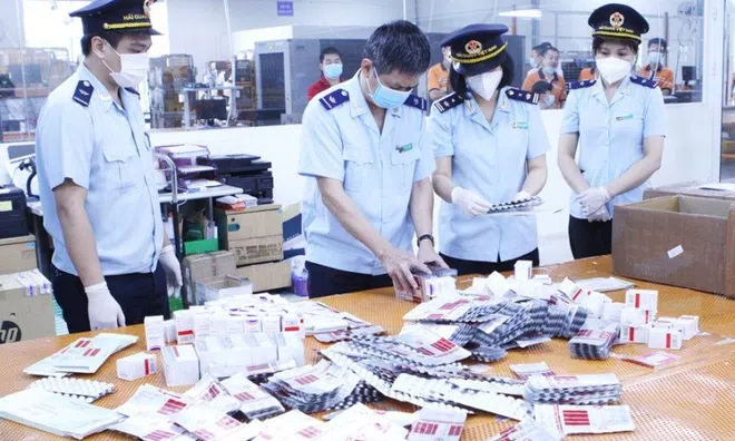 Nhức nhối vấn nạn buôn lậu thiết bị y tế thời dịch bệnh