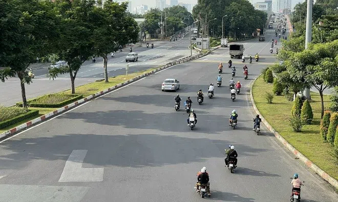 Những nhóm đối tượng cấp thiết nào được di chuyển giữa TP.HCM và các địa phương?