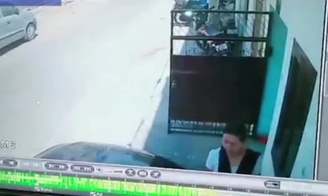 Clip: Bị cướp uy hiếp, người phụ nữ dùng tay không phản đòn và cái kết