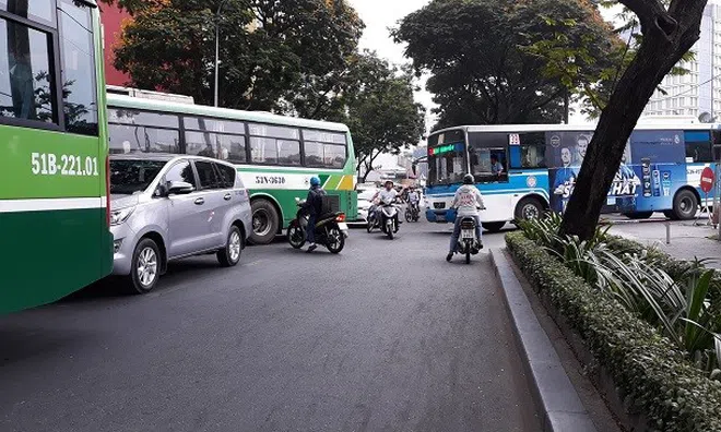 Khẩn: Hà Nội tìm người đi trên xe buýt, đến siêu thị Vinmart, phòng khám, gara ô tô