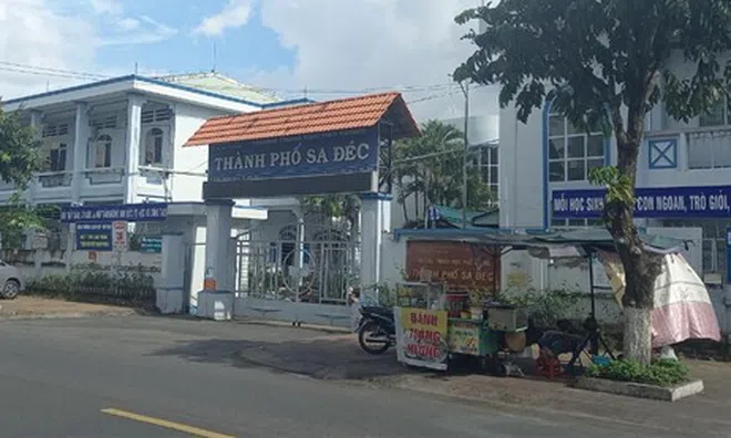Vụ thầy giáo ở Đồng Tháp lộ ảnh "nóng" khi đang dạy online: Giao hiệu trưởng trường học xem xét xử lý