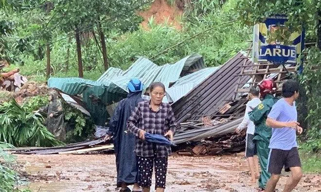 Nhân chứng vụ sạt lở kinh hoàng ở Quảng Nam: "May mà chạy kịp chứ không bị vùi trong đất rồi"