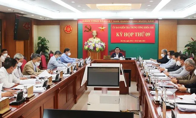 Bí thư huyện ủy Cô Tô Lê Hùng Sơn "quan hệ bất chính với cán bộ thuộc quyền"