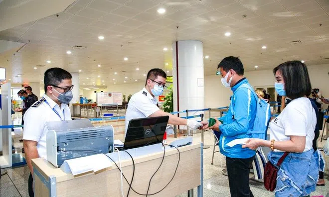 Từ 1/1/2022, người nhập cảnh cách ly tại nhà 3 ngày khi tiêm đủ liều vaccine, xét nghiệm PCR âm tính