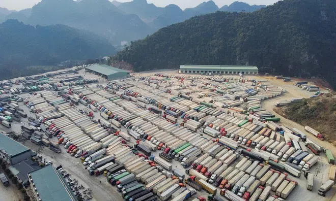 Gần 5.000 xe hàng container xuất đi Trung Quốc ùn tắc ở cửa khẩu tỉnh Lạng Sơn