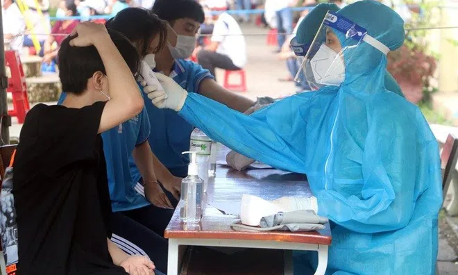 Hà Nội huy động lực lượng y tế ngoài công lập, cán bộ y tế đã nghỉ hưu để chăm sóc F0