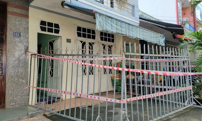 Đà Nẵng: Lãnh đạo yêu cầu dừng việc lấy rào sắt chặn nhà F1