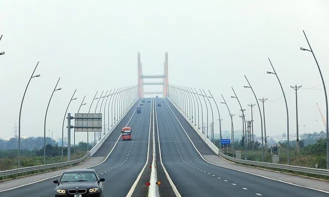 Thu hồi đề xuất người có bằng lái ô tô dưới một năm không được vào cao tốc, không chạy quá 60km/h