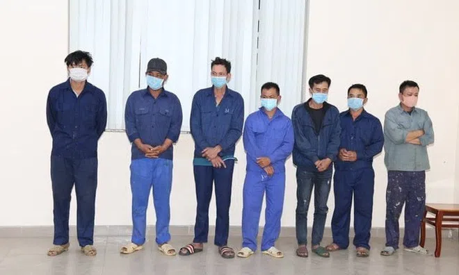 Vụ buôn lậu xăng dầu xuyên quốc gia: Bí mật trong phong bì của "trùm" buôn lậu