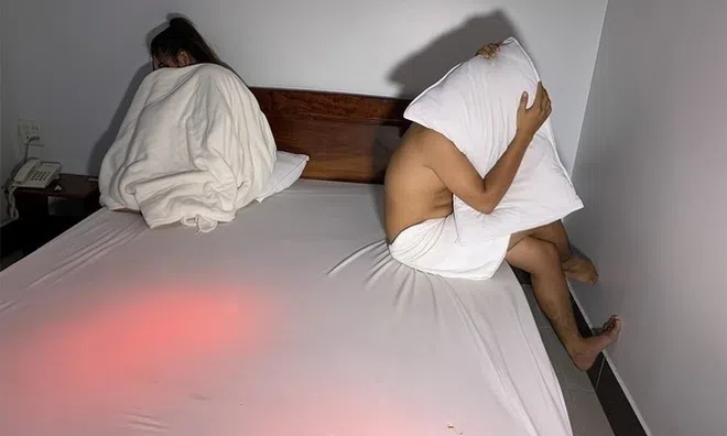 Vụ môi giới 2 gái mại dâm "nhí" đi khách giá đến 1,8 triệu/ lượt: 5 "khách làng chơi" bị khởi tố là ai?