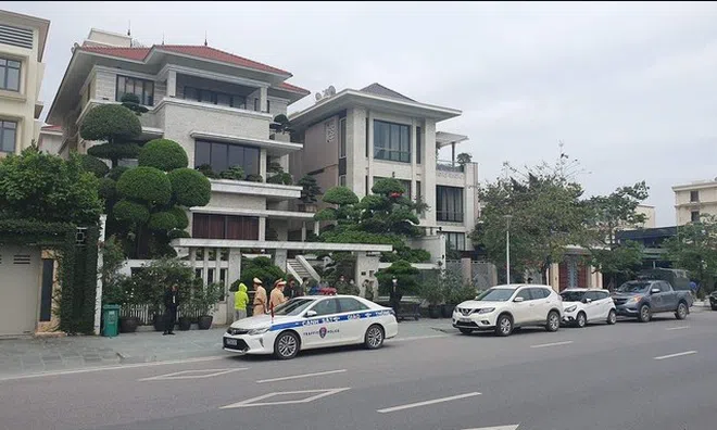 Hé lộ về doanh nghiệp "đứng sau" 3 ô tô hạng sang trong nhà cựu Chủ tịch UBND TP.Hạ Long