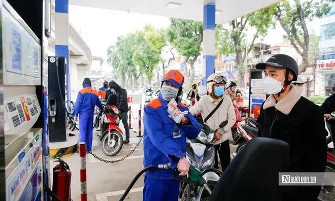 Bộ Tài chính đề xuất giảm một nửa thuế nhập khẩu xăng