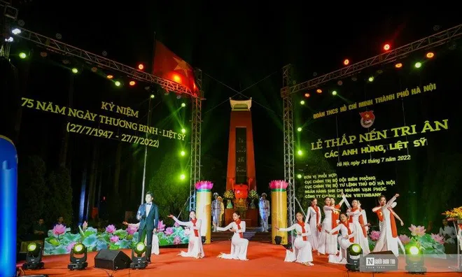 Hà Nội: Đoàn Thanh niên thắp nến tri ân các Anh hùng liệt sĩ