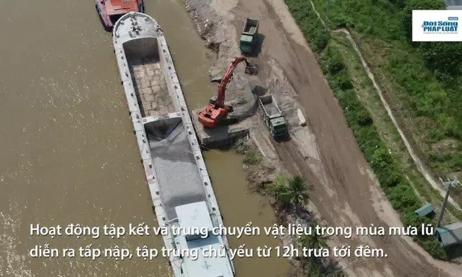 Gia Lâm – Bài 1: Tập kết, trung chuyển vật liệu xây dựng mùa lũ, xe tải “băm” nát đường đê