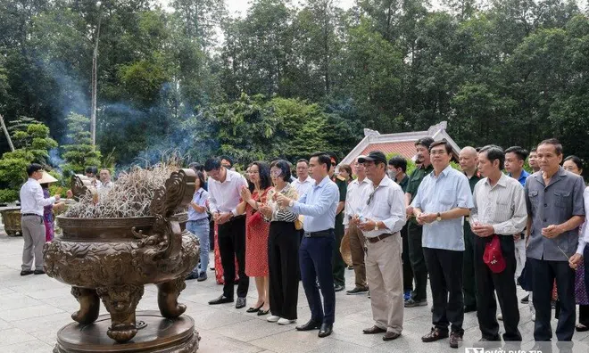 Hội Luật gia Việt Nam dâng hương tưởng niệm Chủ tịch Hồ Chí Minh