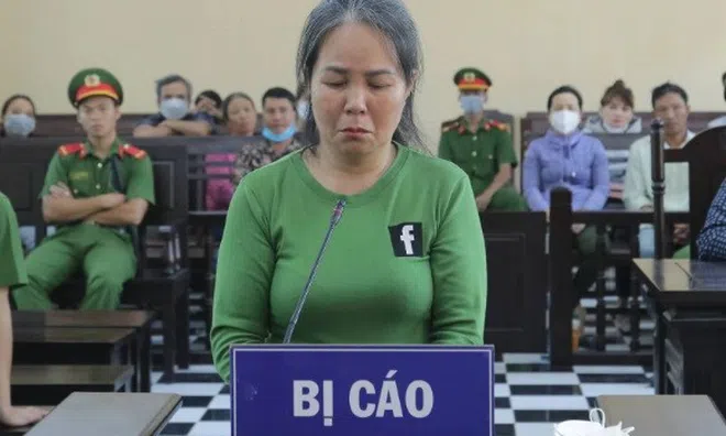 Chị trói em cùng mẹ khác cha vào gốc cây, bỏ mặc đến chết ngạt