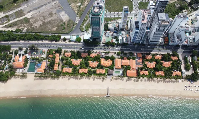 Tp.Nha Trang: Đề xuất giữ lại một số công trình ở khu nghỉ mát chắn biển