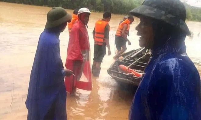 Mưa lớn tại Nghệ An khiến một người mất tích khi đi đánh cá
