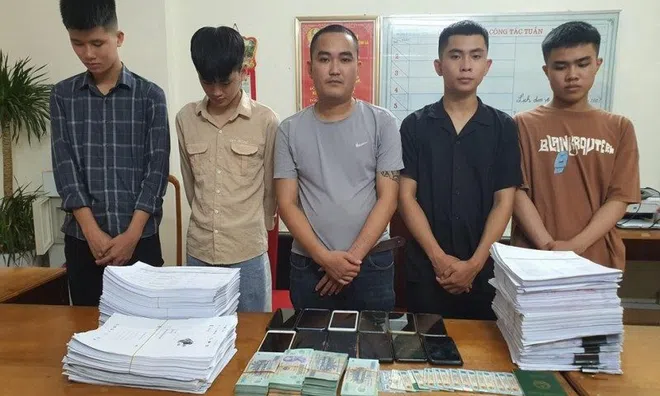 Phá đường dây mua bán thông tin tài khoản ngân hàng tại Hà Tĩnh