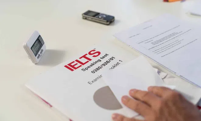 Việc dừng thi chứng chỉ IELTS: Bộ Tư Pháp nói gì?