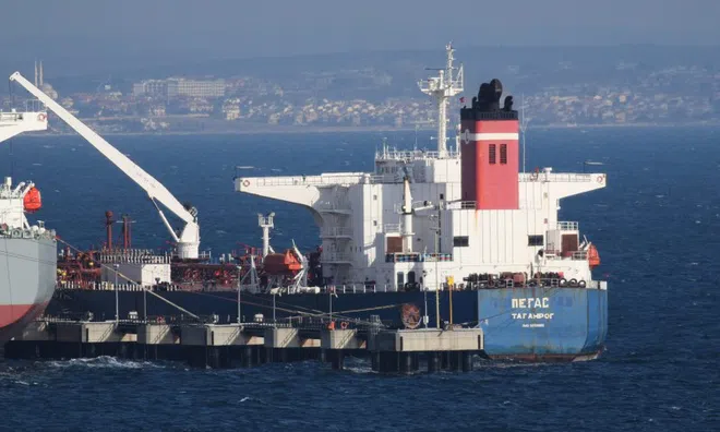 Giá trần dầu Nga: Ai là người hưởng lợi?